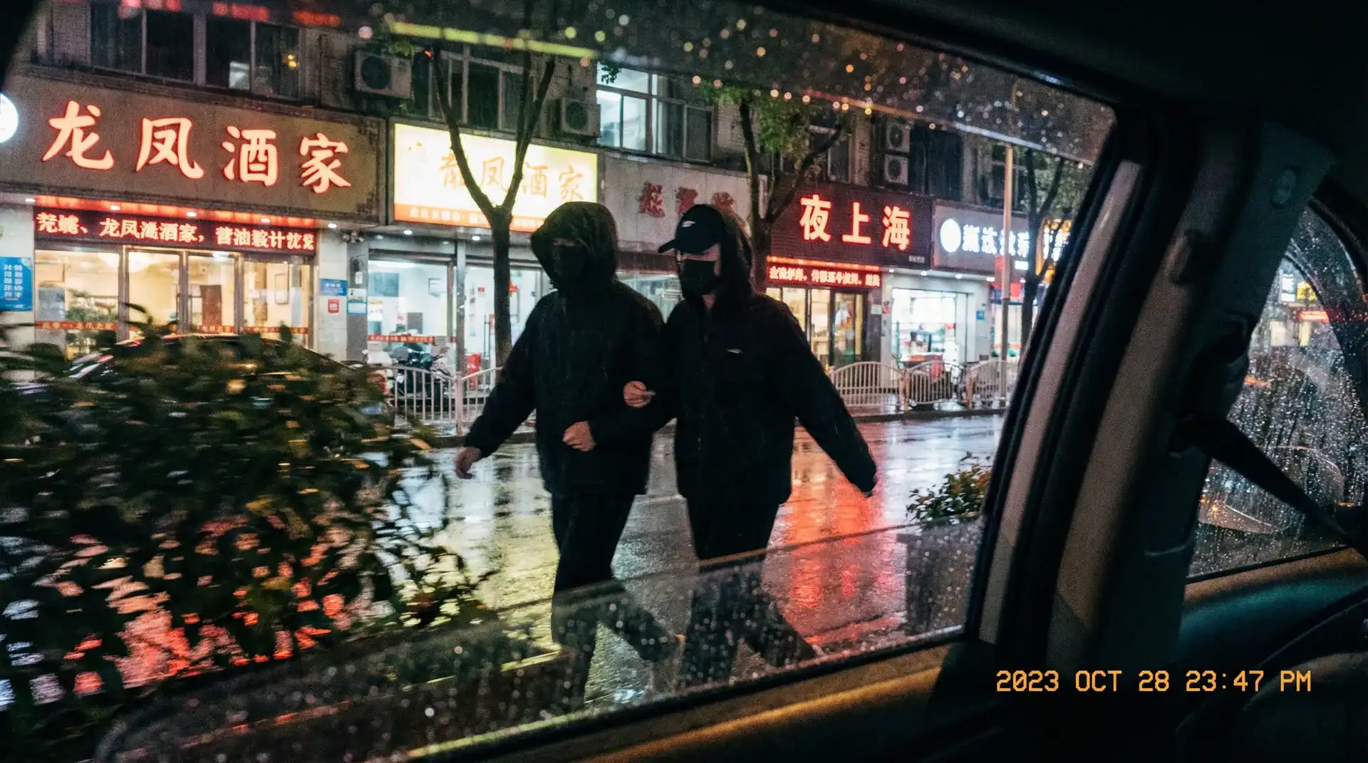 反差女友大赛 - 顶流明星深夜密会现场抓拍照片